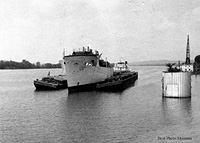 USNS Kellar (T-AGS 25) under tow
