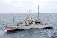 USS Safeguard (ARS 50) on 28 April 2002